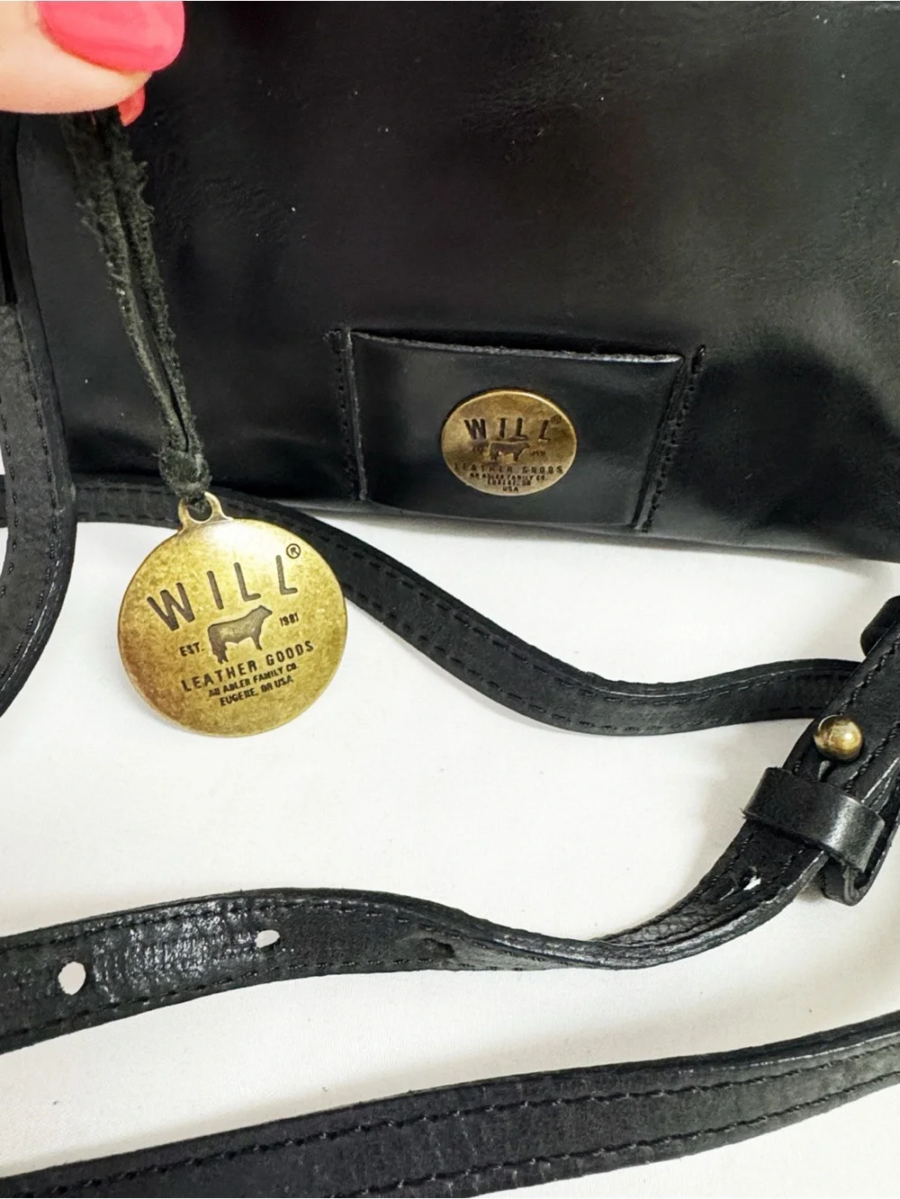 WILL LEATHER GOODS Milan Topzip crossbody bag made of black Italian leather.